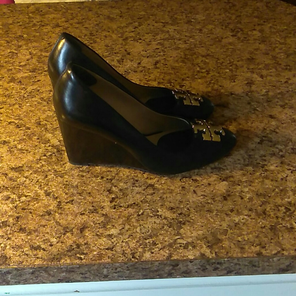 Shoe